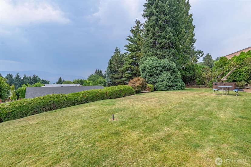 Property photo for 840 N Kentucky Avenue, East Wenatchee photo 31