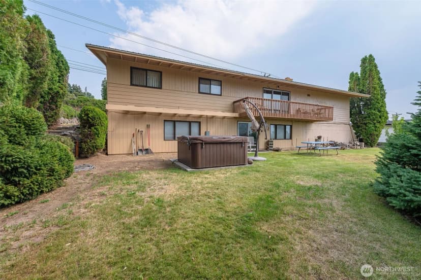 Property photo for 840 N Kentucky Avenue, East Wenatchee photo 2