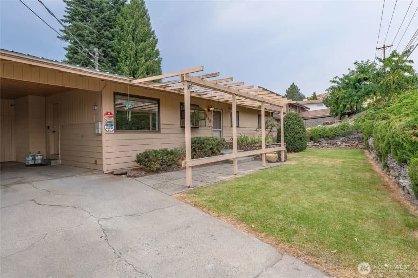 Property photo for 840 N Kentucky Avenue, East Wenatchee photo 5