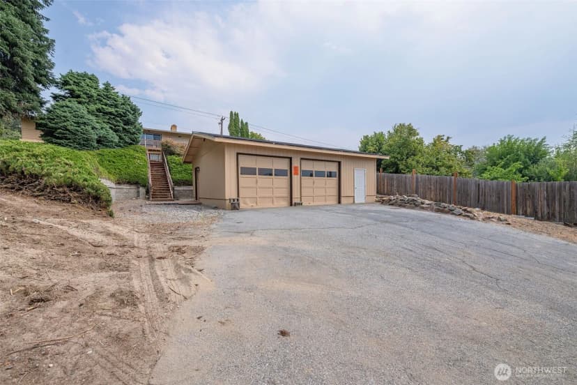 Property photo for 840 N Kentucky Avenue, East Wenatchee photo 33