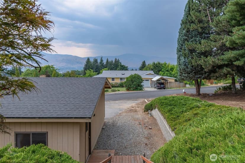 Property photo for 840 N Kentucky Avenue, East Wenatchee photo 32
