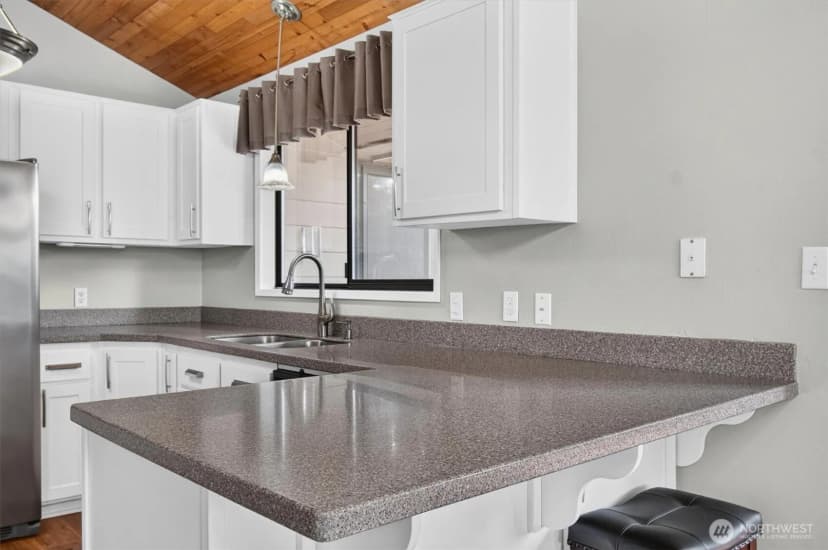 Property photo for 48 Clover Street, Cathlamet photo 11