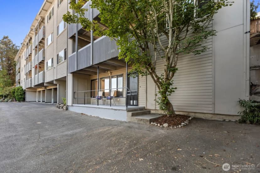 Property photo for 7064 35th Avenue Ne #2, Seattle photo 2