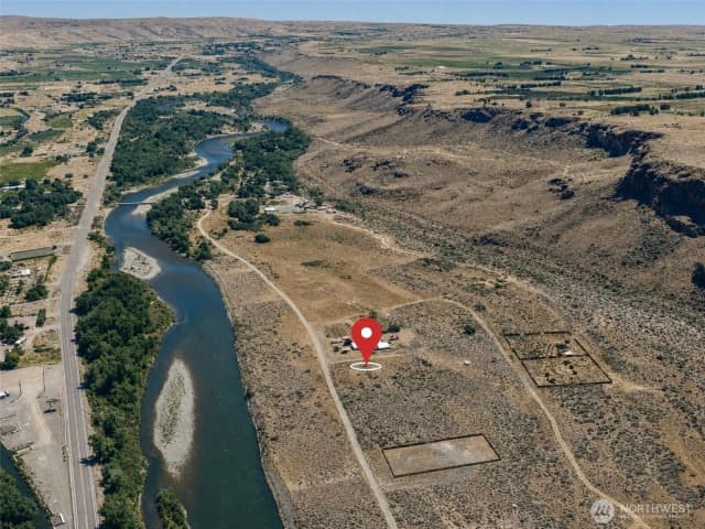 Property photo for 320 Lake Naches Road, Naches photo 3