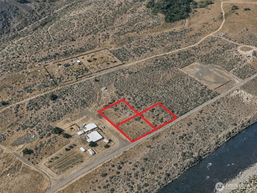 Property photo for 320 Lake Naches Road, Naches photo 2