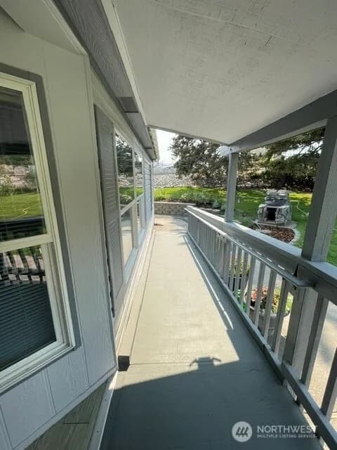 Property photo for 327 Beach Street, Pateros photo 4