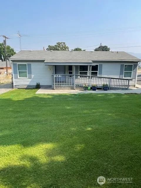 Property photo for 327 Beach Street, Pateros