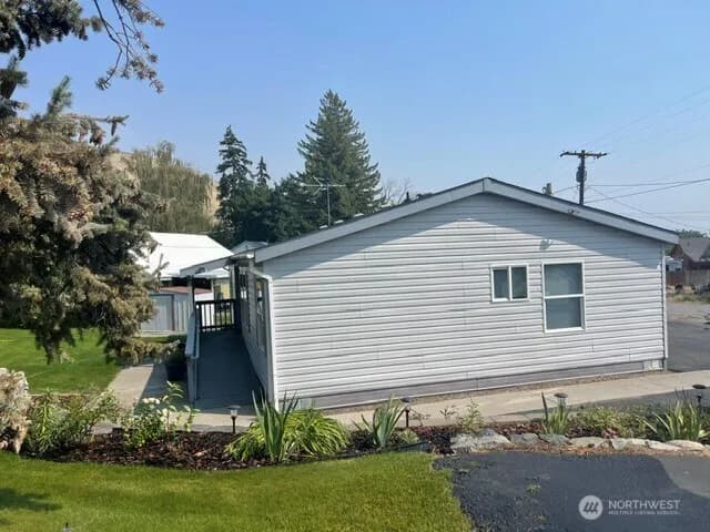 Property photo for 327 Beach Street, Pateros photo 37