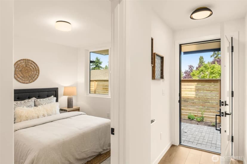 Property photo for 1914 C Ferry Avenue Sw, Seattle photo 13