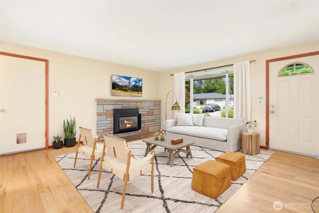 Property photo for 10507 Ne 143rd Place, Kirkland photo 3