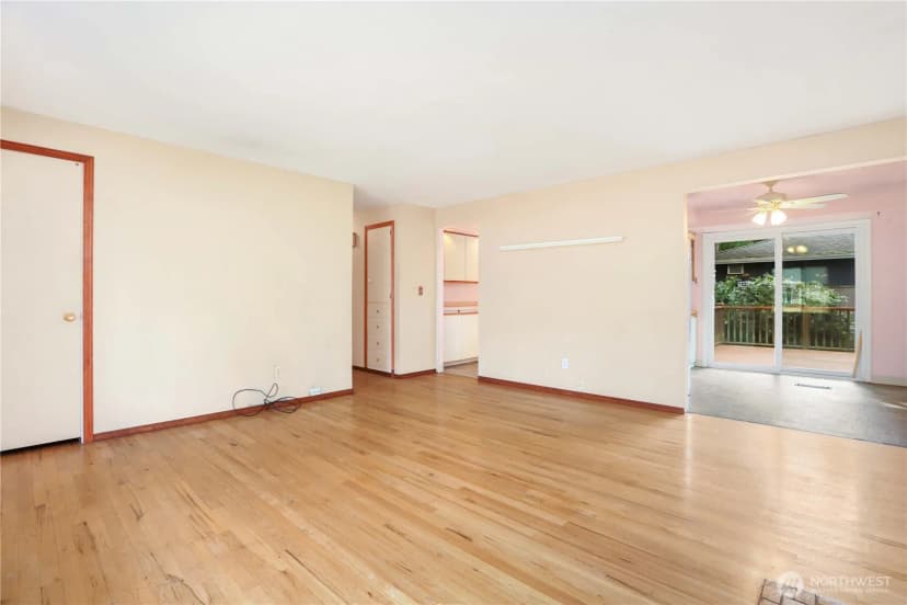 Property photo for 10507 Ne 143rd Place, Kirkland photo 6
