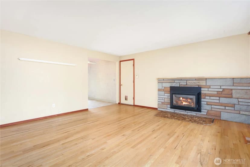 Property photo for 10507 Ne 143rd Place, Kirkland photo 5