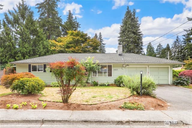 Property photo for 10507 Ne 143rd Place, Kirkland photo 2
