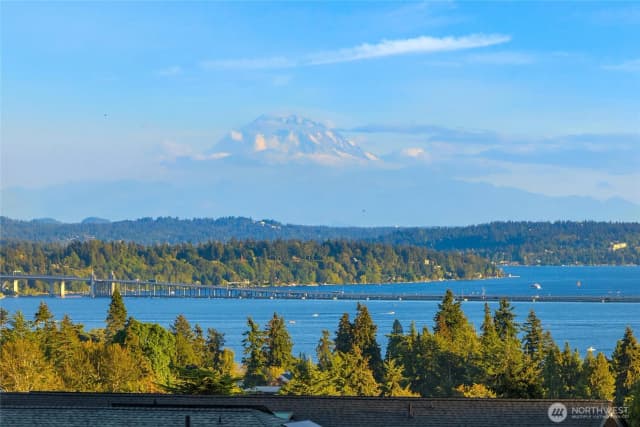 Property photo for 6816 51st Avenue Ne, Seattle photo 2