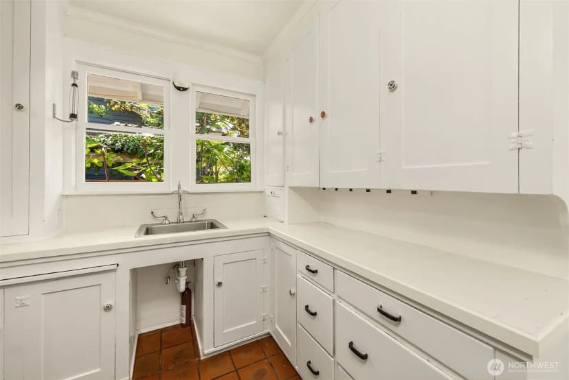 Property photo for 1703 Ne 73rd Street, Seattle photo 14