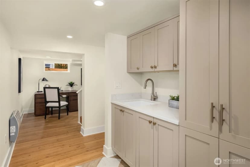 Property photo for 1703 Ne 73rd Street, Seattle photo 24