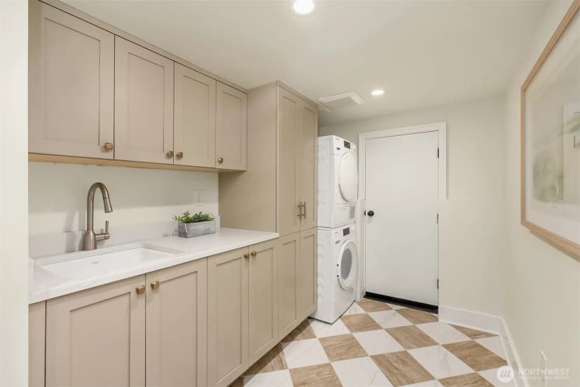Property photo for 1703 Ne 73rd Street, Seattle photo 25