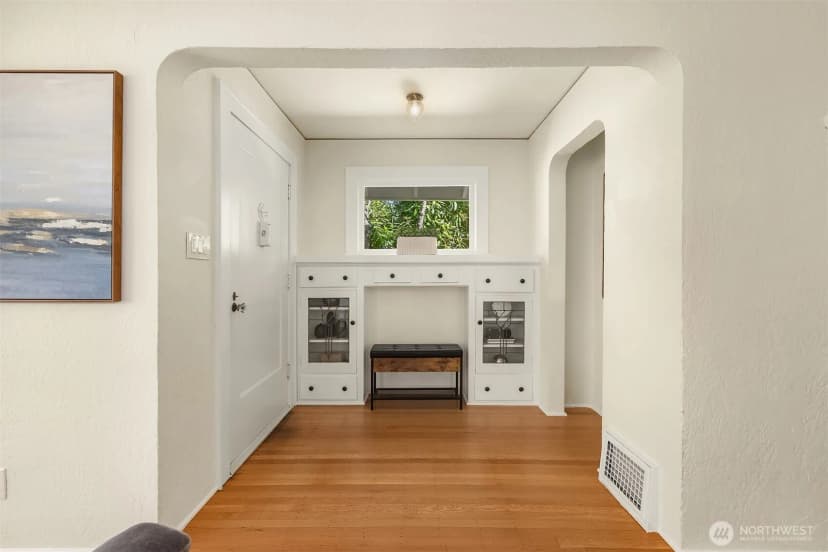 Property photo for 1703 Ne 73rd Street, Seattle photo 6