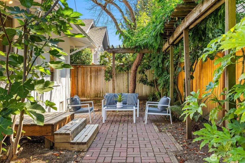 Property photo for 1703 Ne 73rd Street, Seattle photo 29