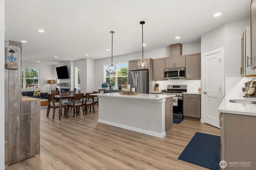 Property photo for 9812 6th Avenue Sw, Seattle photo 13