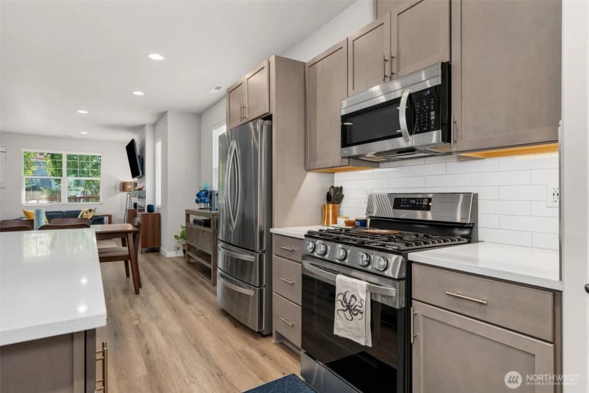 Property photo for 9812 6th Avenue Sw, Seattle photo 16
