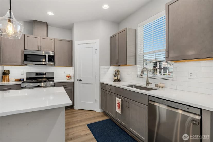 Property photo for 9812 6th Avenue Sw, Seattle photo 15