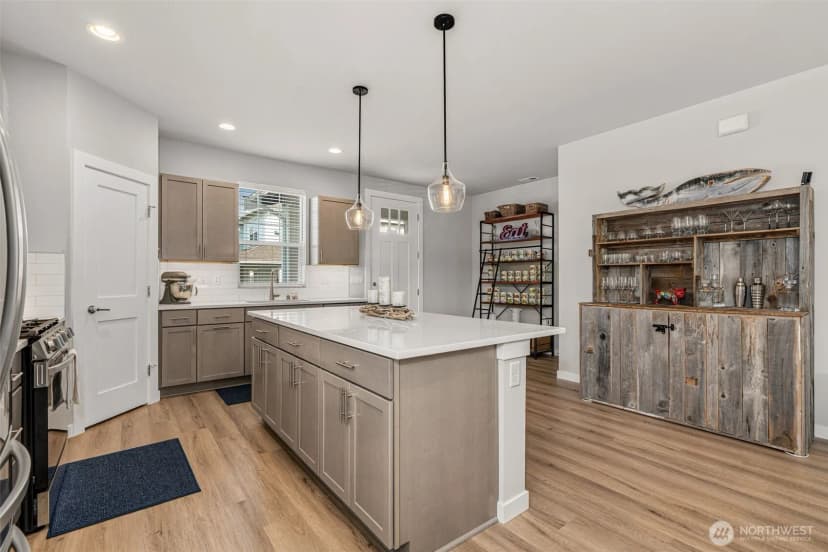 Property photo for 9812 6th Avenue Sw, Seattle photo 14