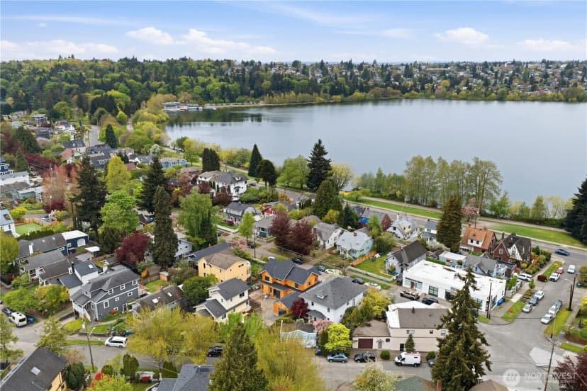 Property photo for 6238 Woodlawn Avenue N, Seattle photo 36