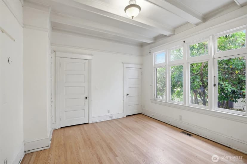 Property photo for 6238 Woodlawn Avenue N, Seattle photo 14