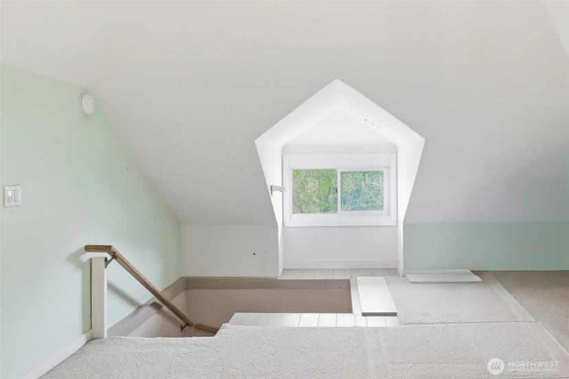 Property photo for 6238 Woodlawn Avenue N, Seattle photo 24