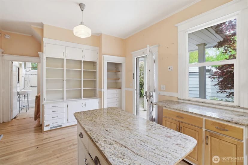 Property photo for 6238 Woodlawn Avenue N, Seattle photo 12