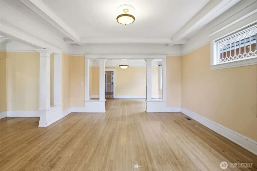 Property photo for 6238 Woodlawn Avenue N, Seattle photo 9