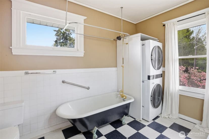 Property photo for 6238 Woodlawn Avenue N, Seattle photo 21