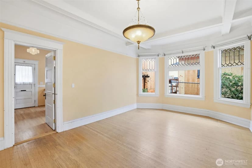 Property photo for 6238 Woodlawn Avenue N, Seattle photo 10