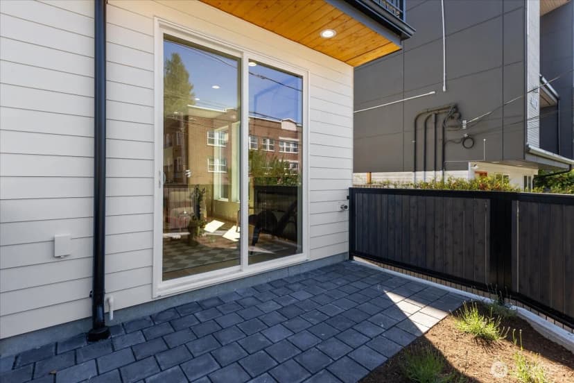 Property photo for 4416 B Corliss Avenue N, Seattle photo 8