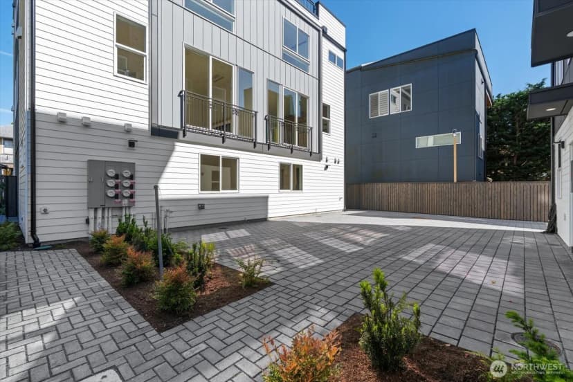 Property photo for 4416 B Corliss Avenue N, Seattle photo 29