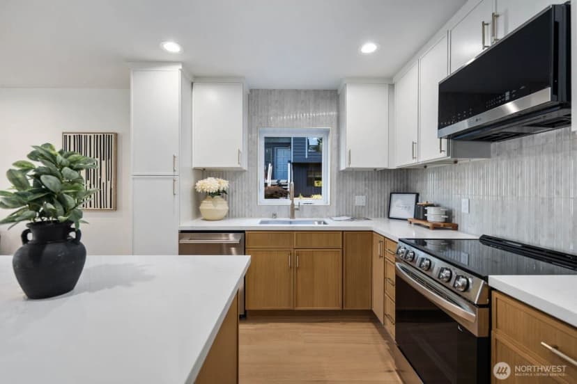Property photo for 12040 5th Avenue Ne, Seattle photo 6