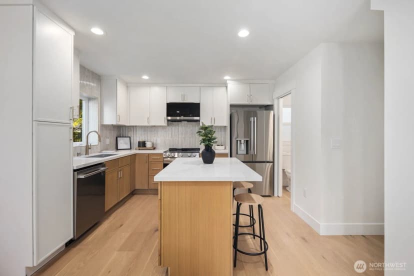 Property photo for 12040 5th Avenue Ne, Seattle photo 4