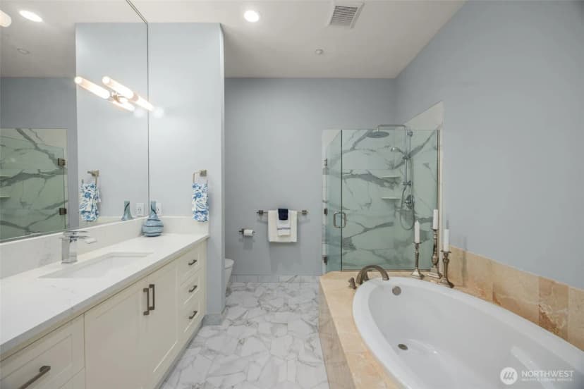 Property photo for 10398 Ne 17th Street #206, Bellevue photo 15