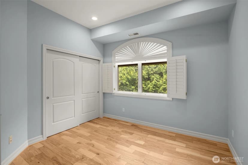 Property photo for 10398 Ne 17th Street #206, Bellevue photo 16