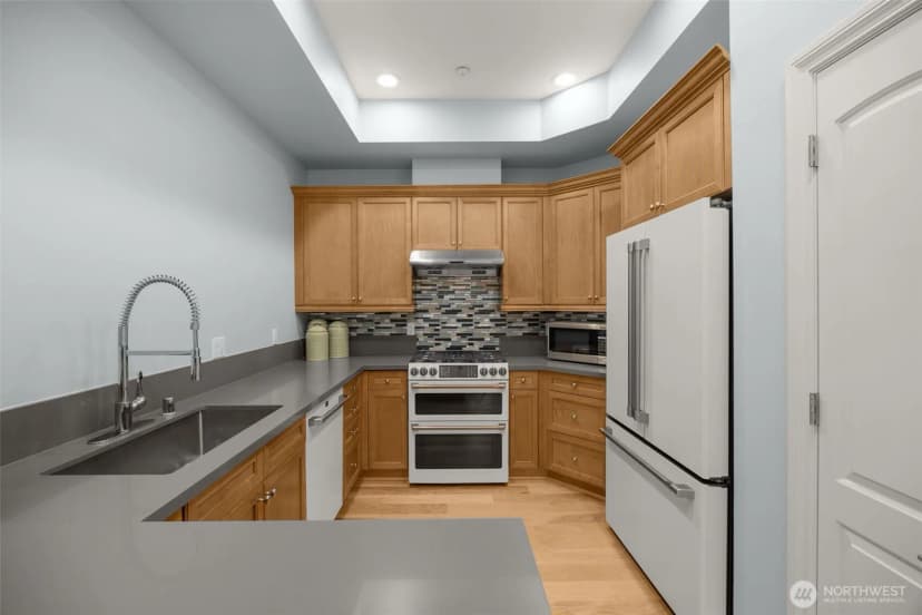 Property photo for 10398 Ne 17th Street #206, Bellevue photo 11