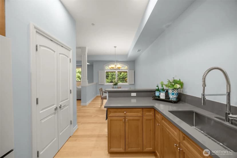 Property photo for 10398 Ne 17th Street #206, Bellevue photo 12
