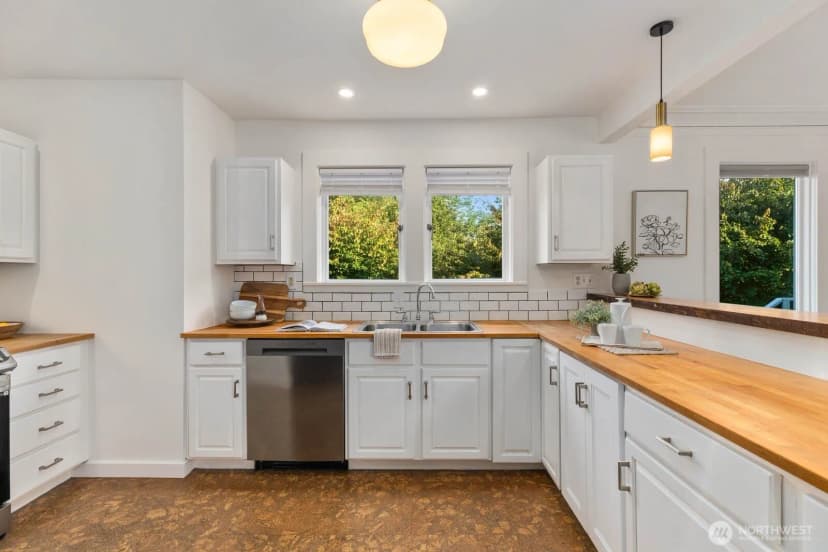 Property photo for 3218 S Byron Street, Seattle photo 10