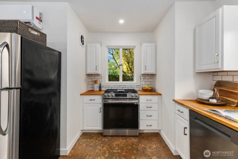 Property photo for 3218 S Byron Street, Seattle photo 13