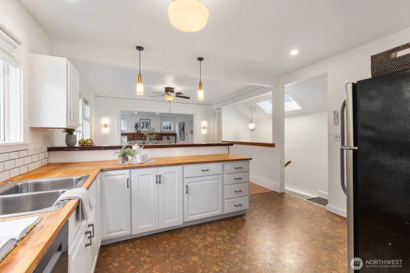 Property photo for 3218 S Byron Street, Seattle photo 11
