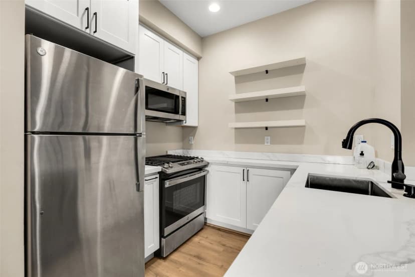 Property photo for 10042 Main Street #112, Bellevue photo 29