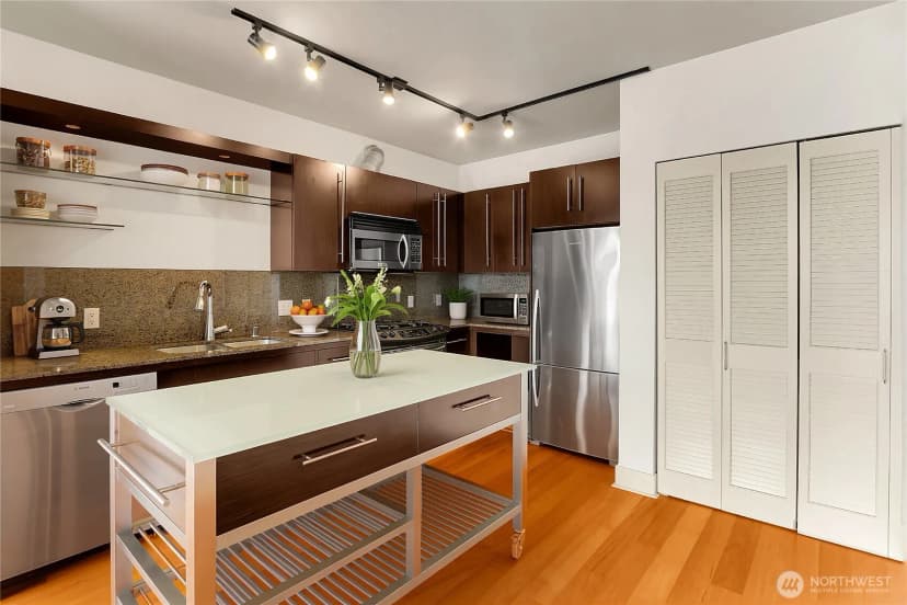 Property photo for 530 Broadway E #210, Seattle photo 6