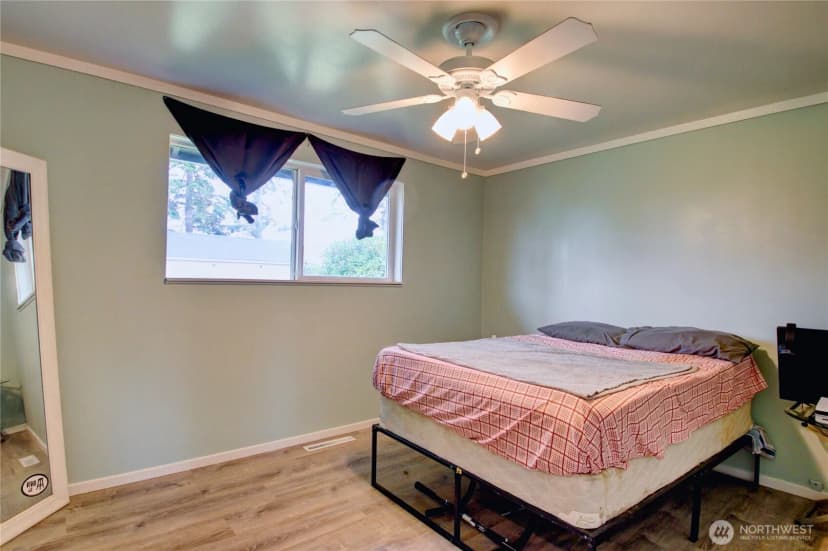 Property photo for 49 Sw 8th Avenue, Oak Harbor photo 8