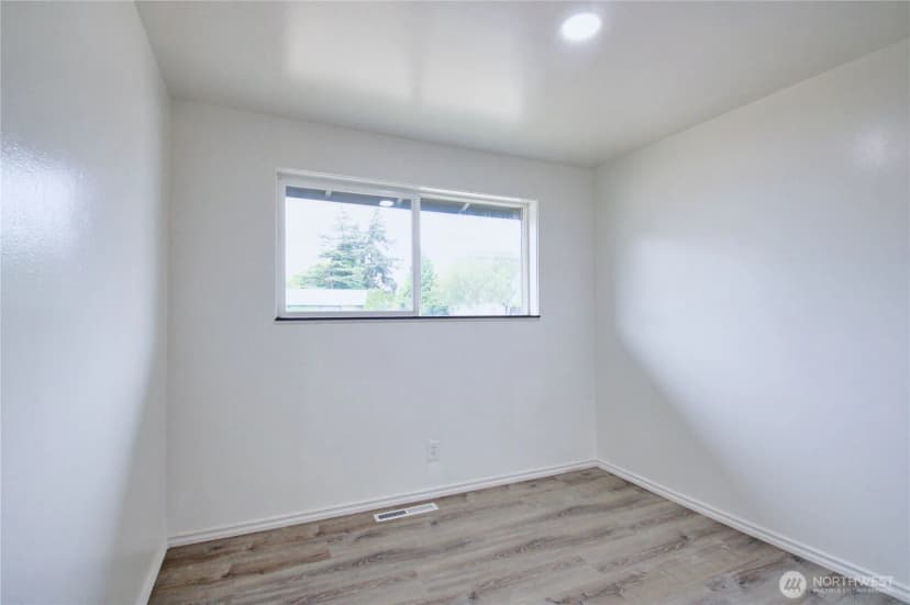 Property photo for 49 Sw 8th Avenue, Oak Harbor photo 11