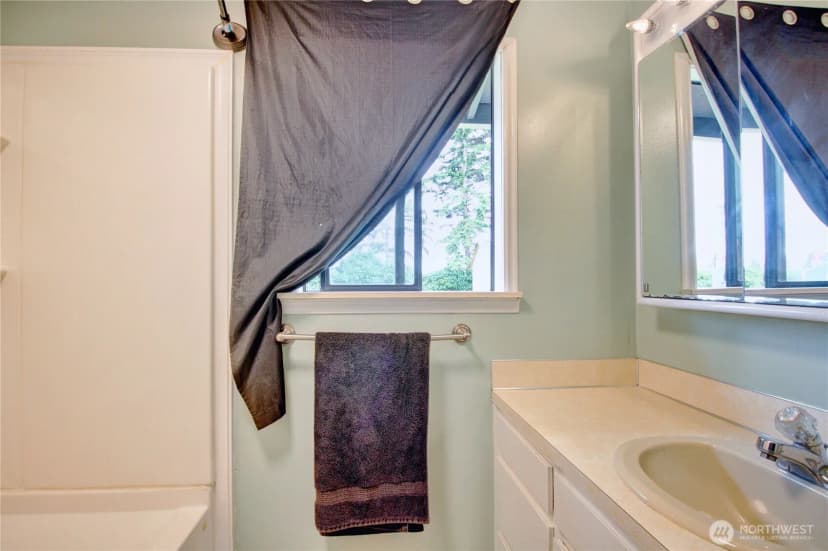 Property photo for 49 Sw 8th Avenue, Oak Harbor photo 7